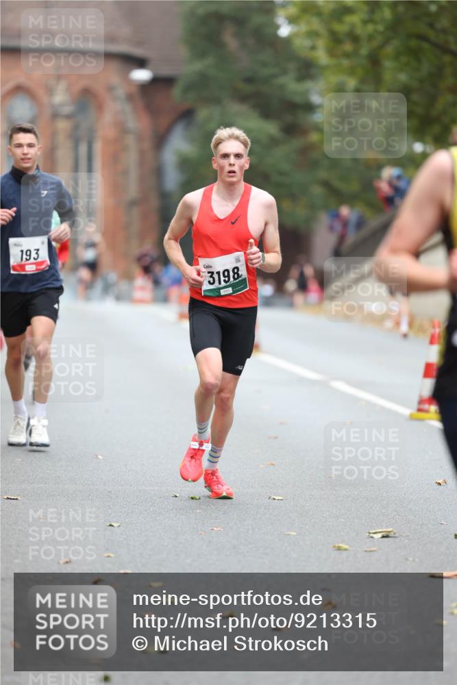 05.10.2025 - 20. swb-Marathon Bremen Michael Strokosch http://msf.ph/oto/9213315 05.10.2025 12:26:32 Laufen 193, 3198 meine-sportfotos.de