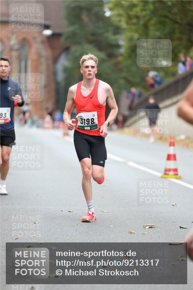05.10.2025 - 20. swb-Marathon Bremen Michael Strokosch http://msf.ph/oto/9213317 05.10.2025 12:26:33 Laufen 93, 3198 meine-sportfotos.de