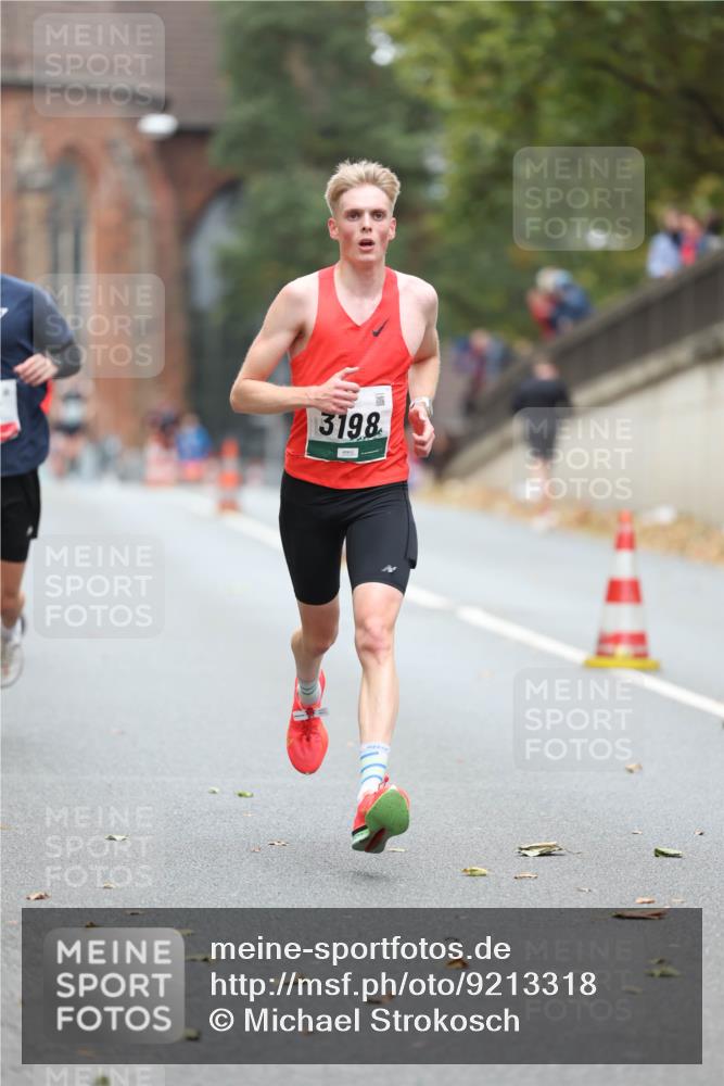 05.10.2025 - 20. swb-Marathon Bremen Michael Strokosch http://msf.ph/oto/9213318 05.10.2025 12:26:33 Laufen 3198 meine-sportfotos.de