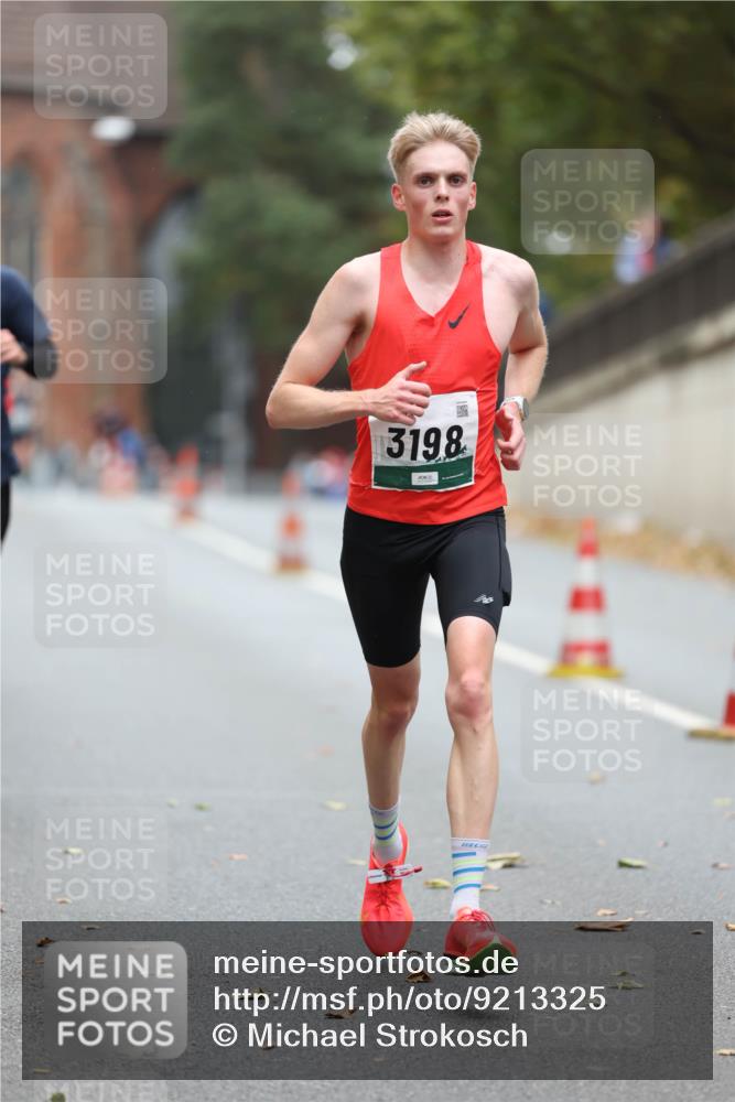 05.10.2025 - 20. swb-Marathon Bremen Michael Strokosch http://msf.ph/oto/9213325 05.10.2025 12:26:34 Laufen 3198 meine-sportfotos.de