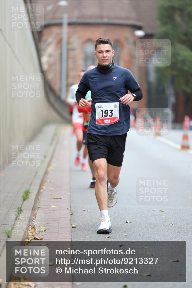 05.10.2025 - 20. swb-Marathon Bremen Michael Strokosch http://msf.ph/oto/9213327 05.10.2025 12:26:34 Laufen 7, 193 meine-sportfotos.de