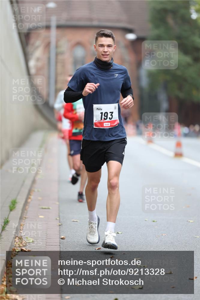 05.10.2025 - 20. swb-Marathon Bremen Michael Strokosch http://msf.ph/oto/9213328 05.10.2025 12:26:35 Laufen 193 meine-sportfotos.de