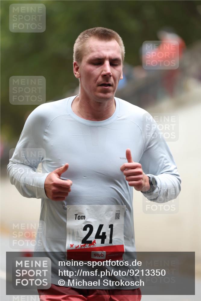 05.10.2025 - 20. swb-Marathon Bremen Michael Strokosch http://msf.ph/oto/9213350 05.10.2025 12:26:41 Laufen 241 meine-sportfotos.de