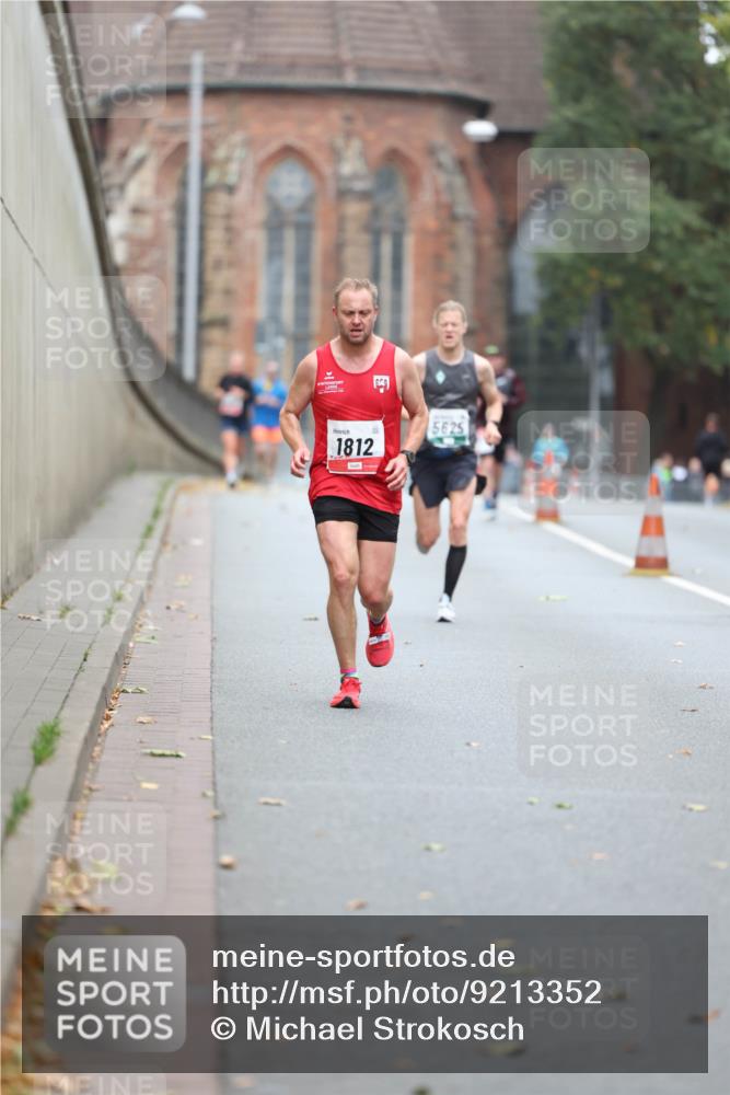 05.10.2025 - 20. swb-Marathon Bremen Michael Strokosch http://msf.ph/oto/9213352 05.10.2025 12:26:45 Laufen 1812, 5625 meine-sportfotos.de
