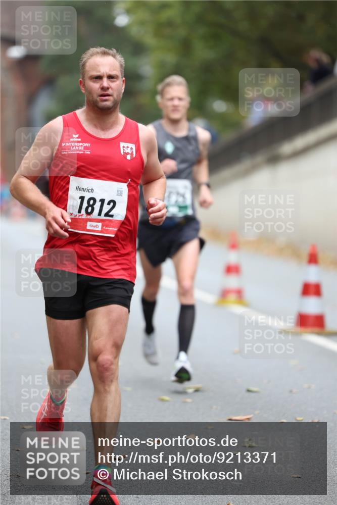 05.10.2025 - 20. swb-Marathon Bremen Michael Strokosch http://msf.ph/oto/9213371 05.10.2025 12:26:49 Laufen 1812 meine-sportfotos.de