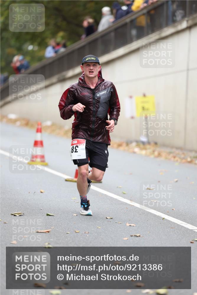 05.10.2025 - 20. swb-Marathon Bremen Michael Strokosch http://msf.ph/oto/9213386 05.10.2025 12:26:57 Laufen 82, 00256 meine-sportfotos.de