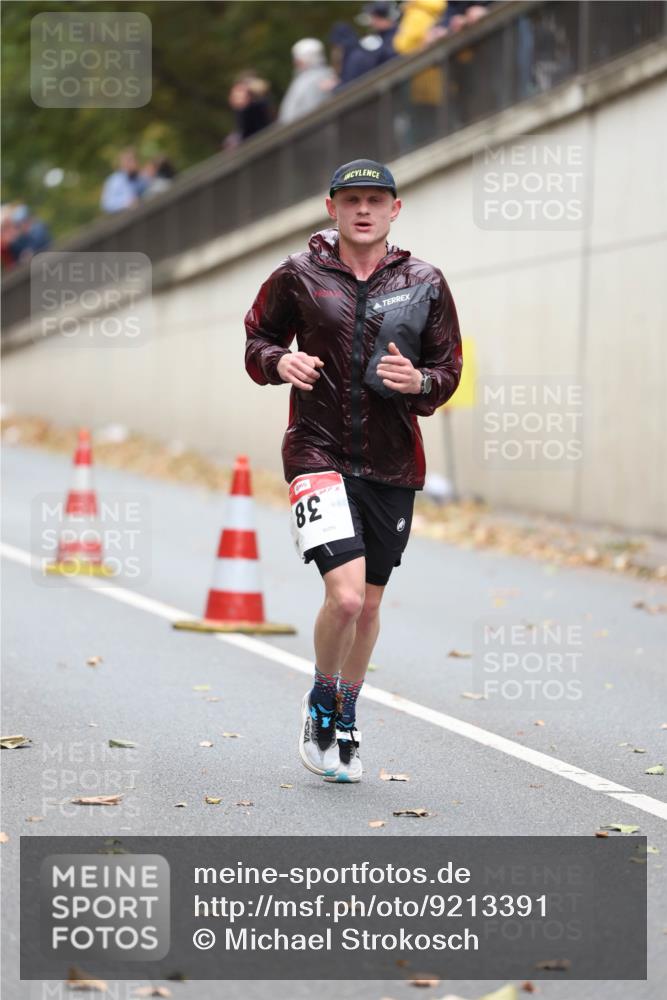 05.10.2025 - 20. swb-Marathon Bremen Michael Strokosch http://msf.ph/oto/9213391 05.10.2025 12:26:58 Laufen 82, 0025 meine-sportfotos.de
