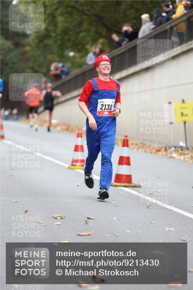 05.10.2025 - 20. swb-Marathon Bremen Michael Strokosch http://msf.ph/oto/9213430 05.10.2025 12:27:11 Laufen 2130 meine-sportfotos.de
