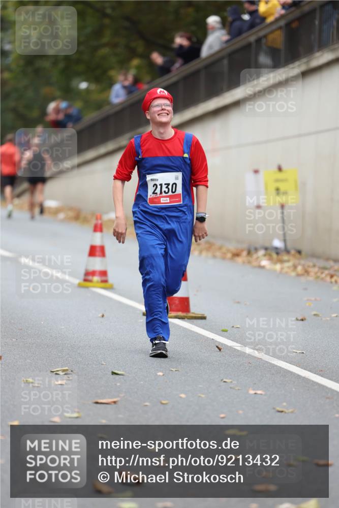 05.10.2025 - 20. swb-Marathon Bremen Michael Strokosch http://msf.ph/oto/9213432 05.10.2025 12:27:11 Laufen 2130 meine-sportfotos.de