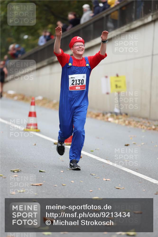 05.10.2025 - 20. swb-Marathon Bremen Michael Strokosch http://msf.ph/oto/9213434 05.10.2025 12:27:11 Laufen 2130 meine-sportfotos.de
