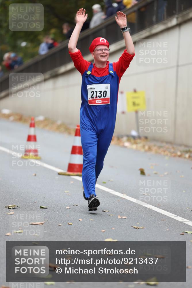 05.10.2025 - 20. swb-Marathon Bremen Michael Strokosch http://msf.ph/oto/9213437 05.10.2025 12:27:12 Laufen 2130 meine-sportfotos.de
