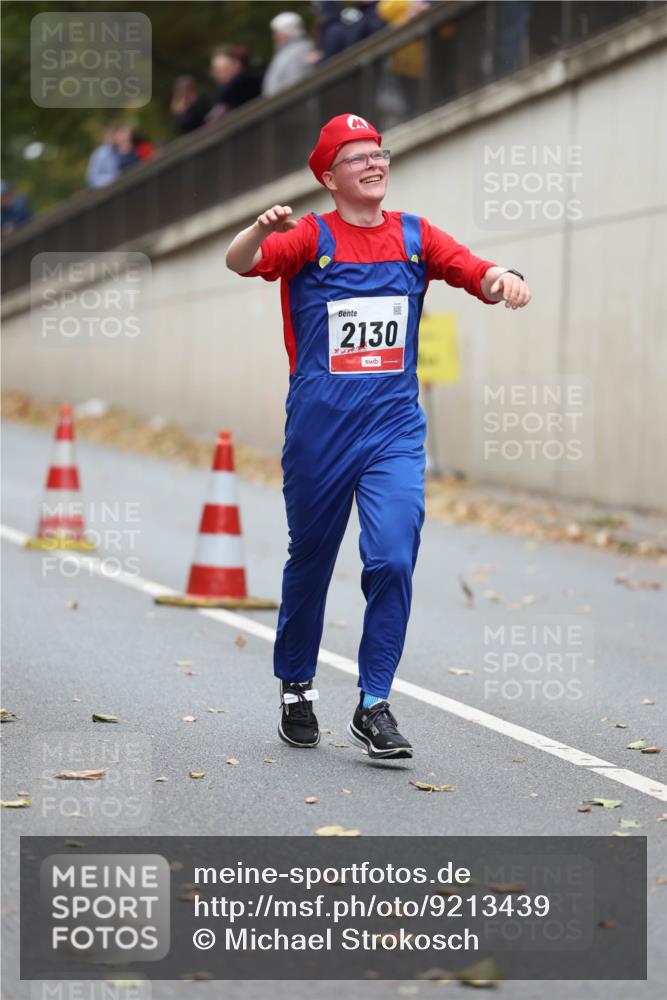 05.10.2025 - 20. swb-Marathon Bremen Michael Strokosch http://msf.ph/oto/9213439 05.10.2025 12:27:12 Laufen 2130 meine-sportfotos.de