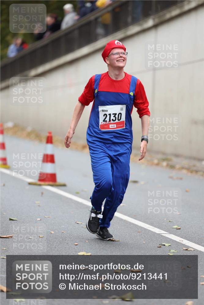 05.10.2025 - 20. swb-Marathon Bremen Michael Strokosch http://msf.ph/oto/9213441 05.10.2025 12:27:12 Laufen 2130 meine-sportfotos.de