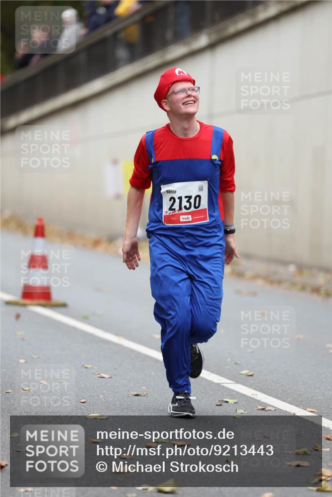 05.10.2025 - 20. swb-Marathon Bremen Michael Strokosch http://msf.ph/oto/9213443 05.10.2025 12:27:12 Laufen 2130 meine-sportfotos.de