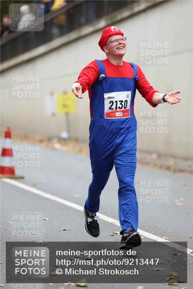 05.10.2025 - 20. swb-Marathon Bremen Michael Strokosch http://msf.ph/oto/9213447 05.10.2025 12:27:13 Laufen 2130 meine-sportfotos.de