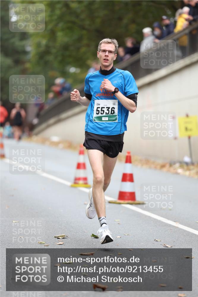 05.10.2025 - 20. swb-Marathon Bremen Michael Strokosch http://msf.ph/oto/9213455 05.10.2025 12:27:14 Laufen 09406, 5536 meine-sportfotos.de