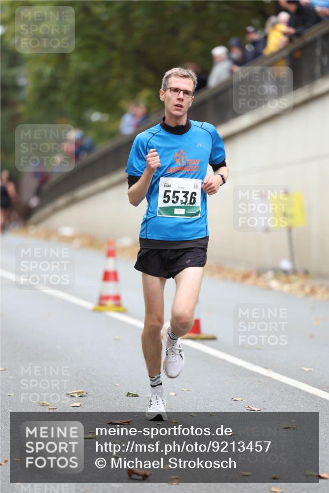 05.10.2025 - 20. swb-Marathon Bremen Michael Strokosch http://msf.ph/oto/9213457 05.10.2025 12:27:15 Laufen 09406, 5536 meine-sportfotos.de