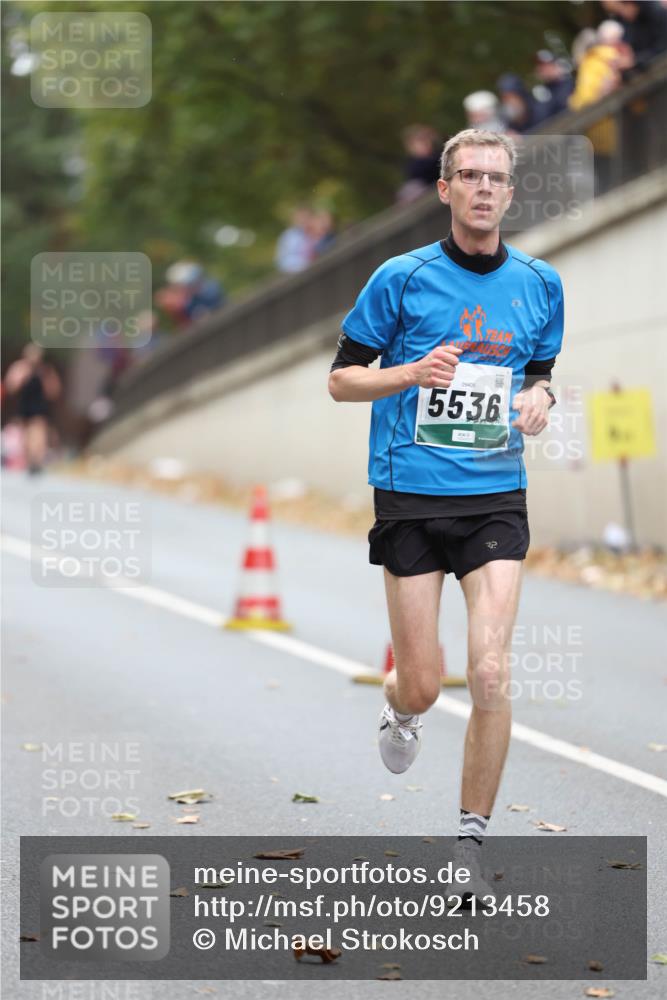 05.10.2025 - 20. swb-Marathon Bremen Michael Strokosch http://msf.ph/oto/9213458 05.10.2025 12:27:15 Laufen 5536, 3 meine-sportfotos.de