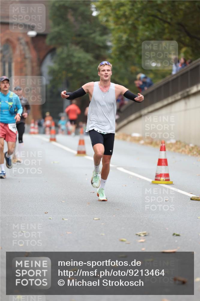 05.10.2025 - 20. swb-Marathon Bremen Michael Strokosch http://msf.ph/oto/9213464 05.10.2025 12:27:16 Laufen  meine-sportfotos.de