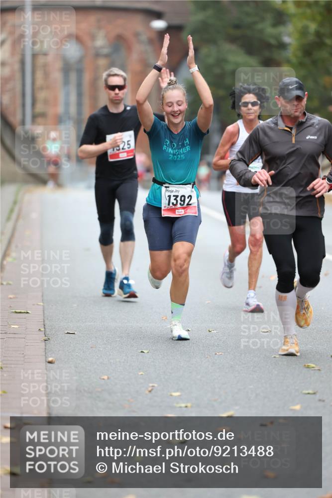 05.10.2025 - 20. swb-Marathon Bremen Michael Strokosch http://msf.ph/oto/9213488 05.10.2025 12:27:22 Laufen 325, 2025, 7, 1392 meine-sportfotos.de