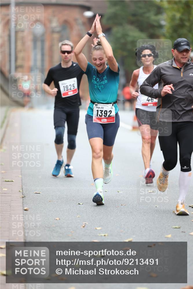 05.10.2025 - 20. swb-Marathon Bremen Michael Strokosch http://msf.ph/oto/9213491 05.10.2025 12:27:23 Laufen 1925, 225, 1392, 7, 46 meine-sportfotos.de