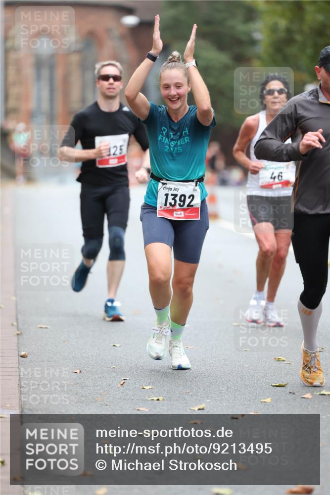 05.10.2025 - 20. swb-Marathon Bremen Michael Strokosch http://msf.ph/oto/9213495 05.10.2025 12:27:23 Laufen 325, 225, 1392, 46 meine-sportfotos.de