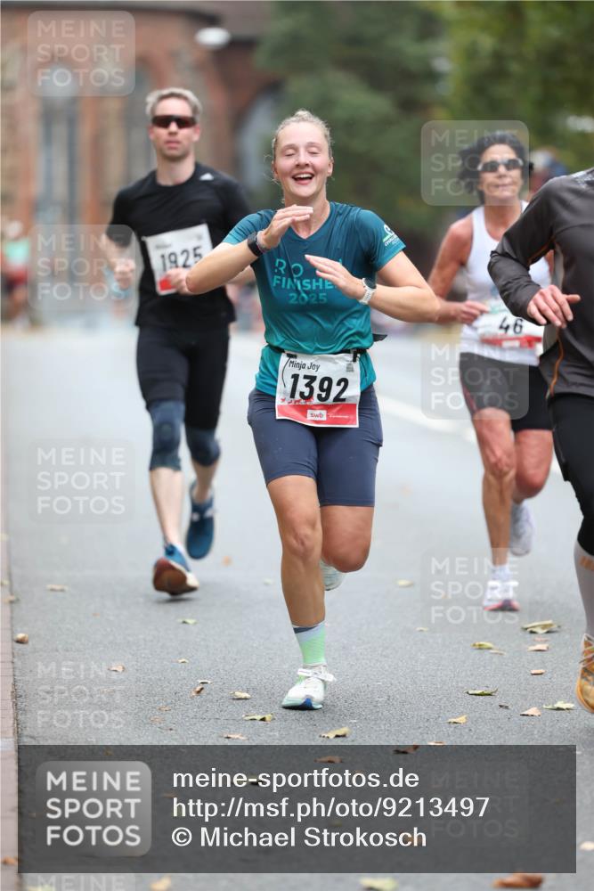 05.10.2025 - 20. swb-Marathon Bremen Michael Strokosch http://msf.ph/oto/9213497 05.10.2025 12:27:23 Laufen 1925, 2025, 1392, 46 meine-sportfotos.de