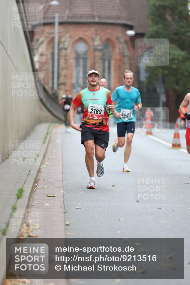 05.10.2025 - 20. swb-Marathon Bremen Michael Strokosch http://msf.ph/oto/9213516 05.10.2025 12:27:40 Laufen 2, 2169, 5423 meine-sportfotos.de