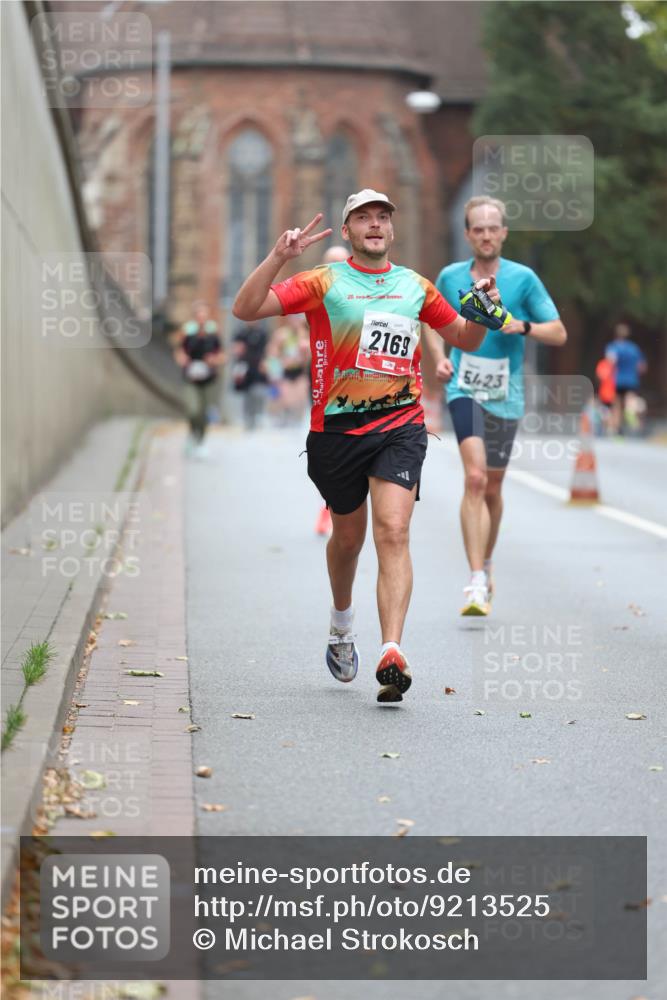 05.10.2025 - 20. swb-Marathon Bremen Michael Strokosch http://msf.ph/oto/9213525 05.10.2025 12:27:41 Laufen 20, 2169, 5423 meine-sportfotos.de