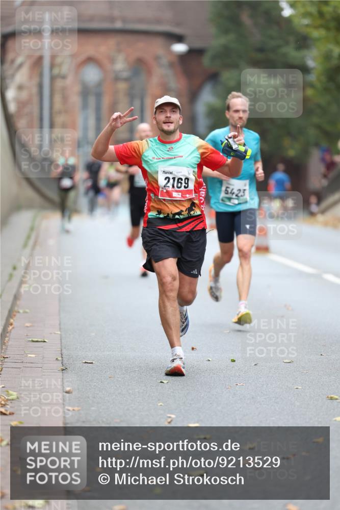 05.10.2025 - 20. swb-Marathon Bremen Michael Strokosch http://msf.ph/oto/9213529 05.10.2025 12:27:42 Laufen 7, 00950, 2169, 5423 meine-sportfotos.de