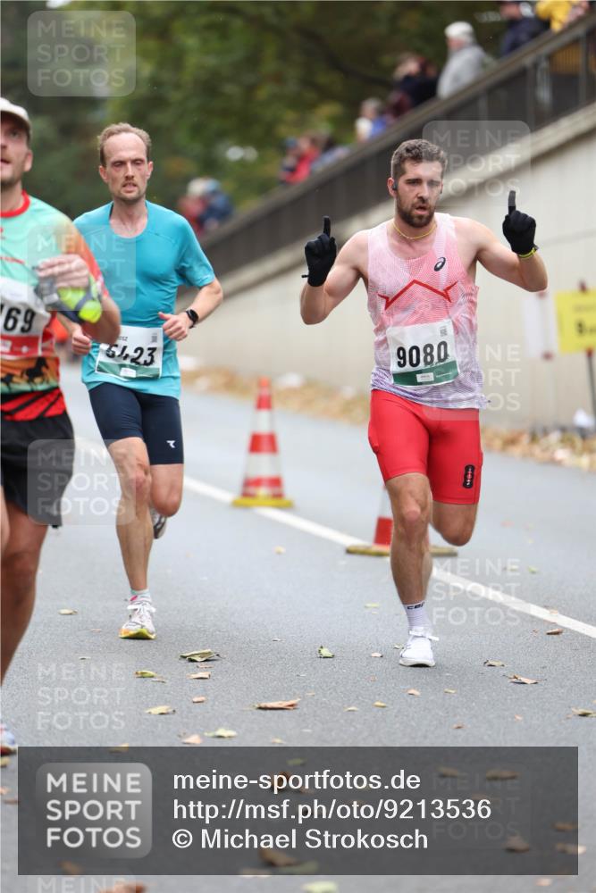 05.10.2025 - 20. swb-Marathon Bremen Michael Strokosch http://msf.ph/oto/9213536 05.10.2025 12:27:43 Laufen 69, 64, 23, 9080 meine-sportfotos.de