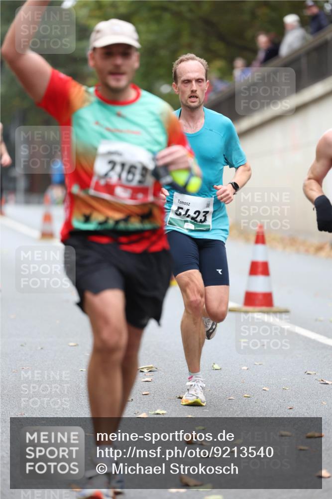 05.10.2025 - 20. swb-Marathon Bremen Michael Strokosch http://msf.ph/oto/9213540 05.10.2025 12:27:44 Laufen 2169, 54, 23 meine-sportfotos.de