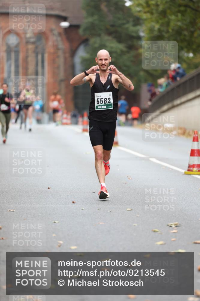05.10.2025 - 20. swb-Marathon Bremen Michael Strokosch http://msf.ph/oto/9213545 05.10.2025 12:27:45 Laufen 5582 meine-sportfotos.de
