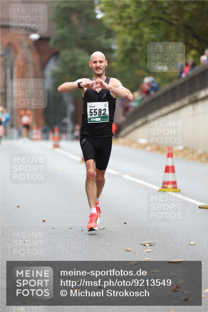 05.10.2025 - 20. swb-Marathon Bremen Michael Strokosch http://msf.ph/oto/9213549 05.10.2025 12:27:45 Laufen 5582 meine-sportfotos.de