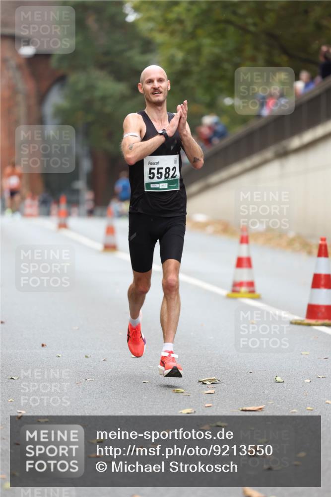 05.10.2025 - 20. swb-Marathon Bremen Michael Strokosch http://msf.ph/oto/9213550 05.10.2025 12:27:45 Laufen 5582 meine-sportfotos.de
