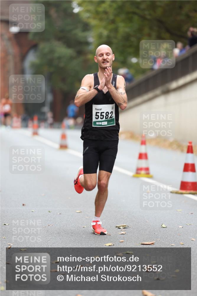 05.10.2025 - 20. swb-Marathon Bremen Michael Strokosch http://msf.ph/oto/9213552 05.10.2025 12:27:46 Laufen 5582, 05047 meine-sportfotos.de