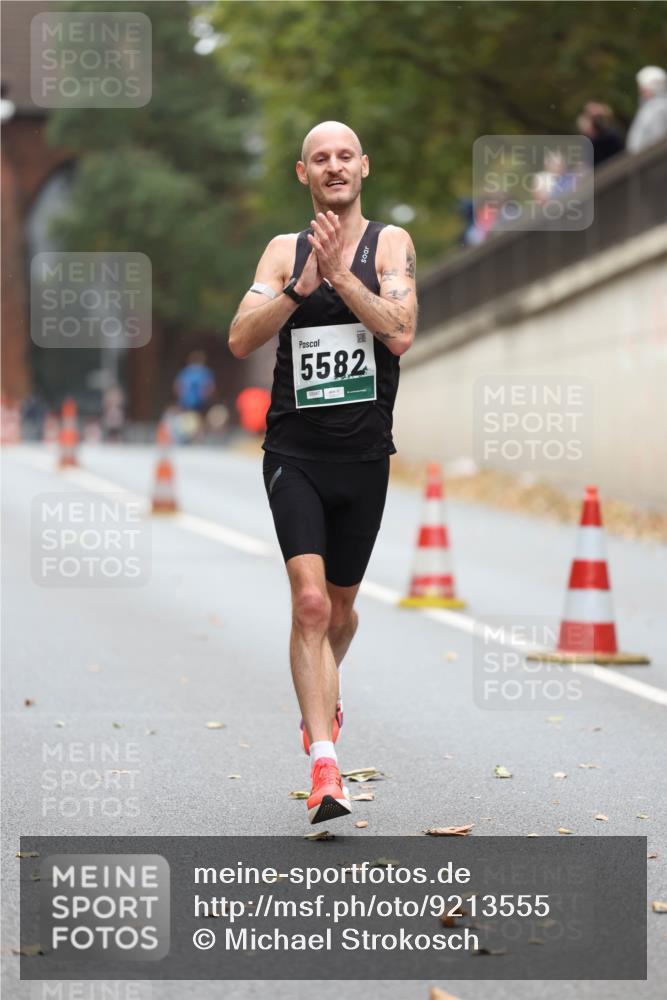 05.10.2025 - 20. swb-Marathon Bremen Michael Strokosch http://msf.ph/oto/9213555 05.10.2025 12:27:46 Laufen 5582 meine-sportfotos.de