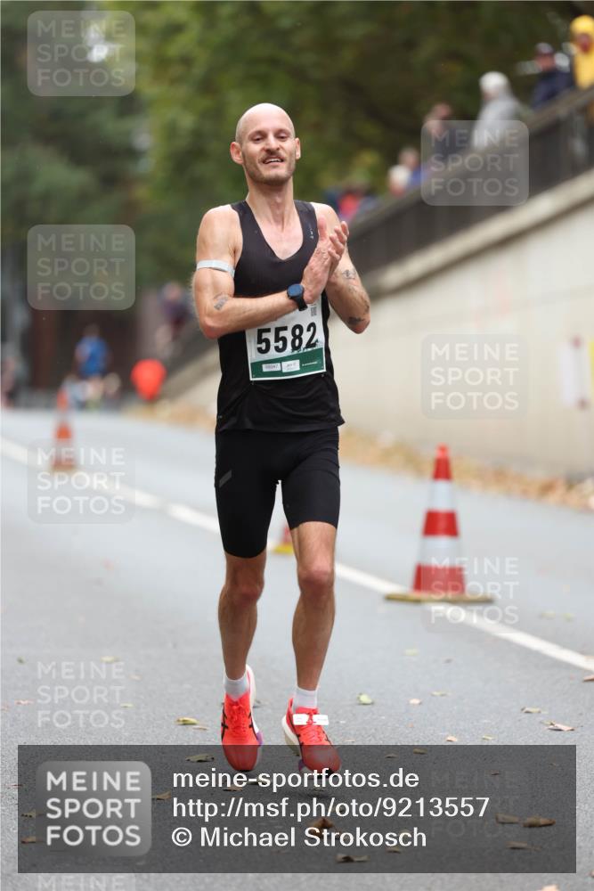05.10.2025 - 20. swb-Marathon Bremen Michael Strokosch http://msf.ph/oto/9213557 05.10.2025 12:27:46 Laufen 5582 meine-sportfotos.de