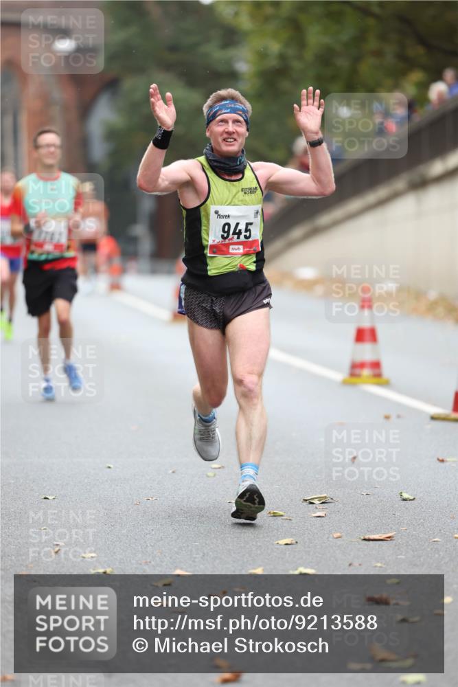05.10.2025 - 20. swb-Marathon Bremen Michael Strokosch http://msf.ph/oto/9213588 05.10.2025 12:27:57 Laufen 945 meine-sportfotos.de
