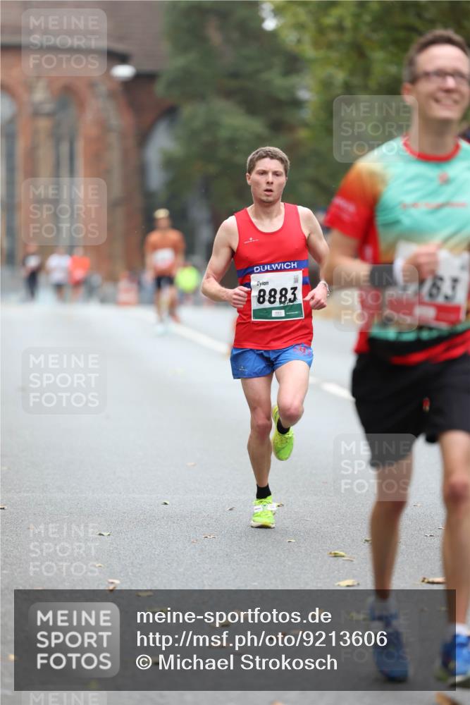 05.10.2025 - 20. swb-Marathon Bremen Michael Strokosch http://msf.ph/oto/9213606 05.10.2025 12:28:01 Laufen 7, 8883, 1163 meine-sportfotos.de
