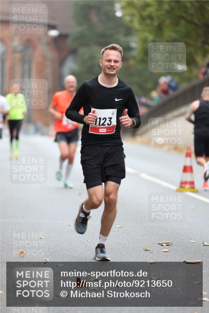 05.10.2025 - 20. swb-Marathon Bremen Michael Strokosch http://msf.ph/oto/9213650 05.10.2025 12:28:25 Laufen 1123 meine-sportfotos.de