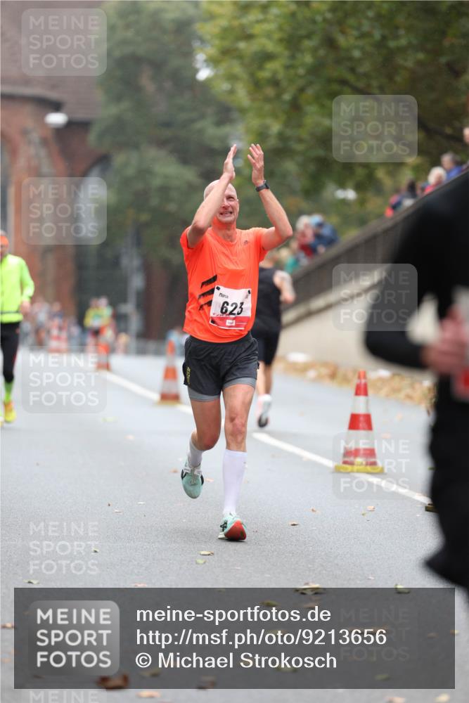 05.10.2025 - 20. swb-Marathon Bremen Michael Strokosch http://msf.ph/oto/9213656 05.10.2025 12:28:27 Laufen 623 meine-sportfotos.de
