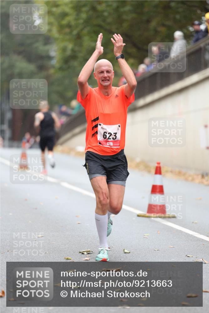 05.10.2025 - 20. swb-Marathon Bremen Michael Strokosch http://msf.ph/oto/9213663 05.10.2025 12:28:28 Laufen 623 meine-sportfotos.de