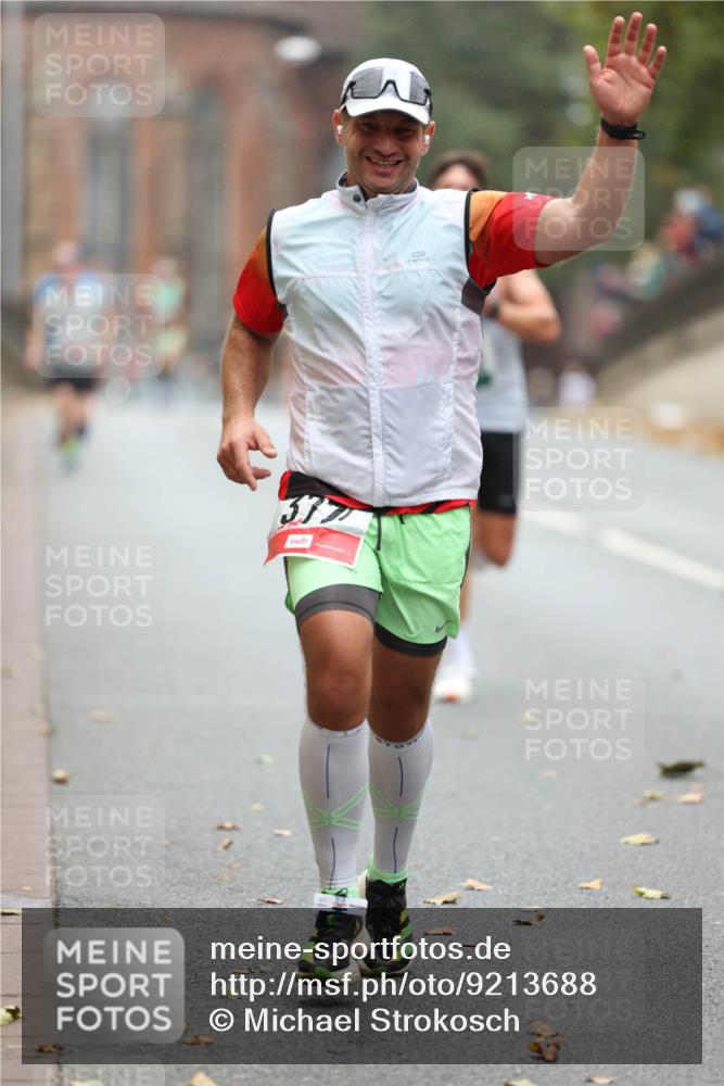 05.10.2025 - 20. swb-Marathon Bremen Michael Strokosch http://msf.ph/oto/9213688 05.10.2025 12:28:37 Laufen 377 meine-sportfotos.de