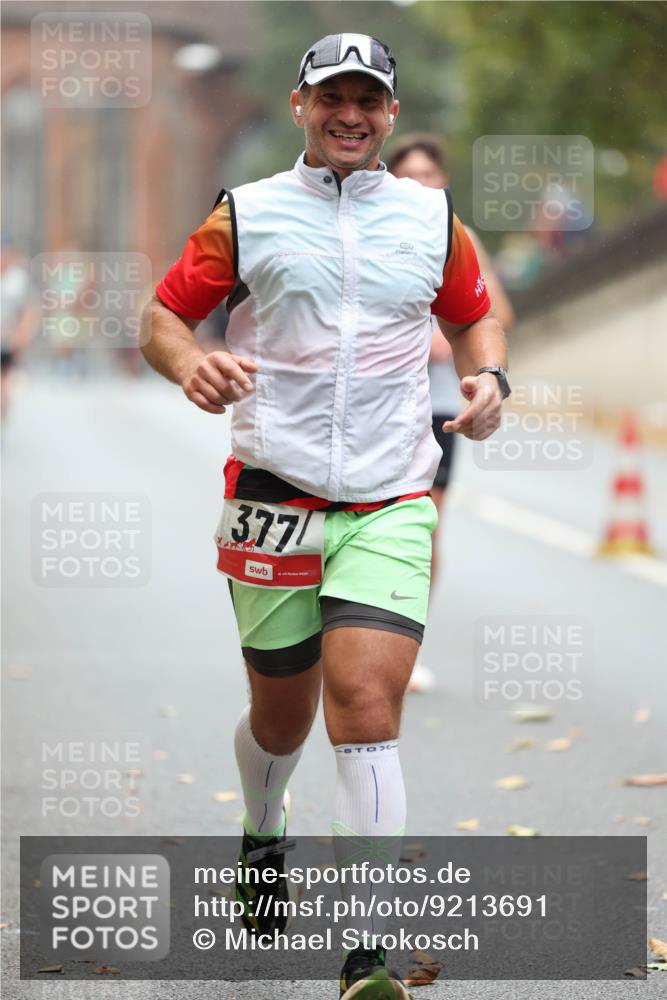 05.10.2025 - 20. swb-Marathon Bremen Michael Strokosch http://msf.ph/oto/9213691 05.10.2025 12:28:37 Laufen 377 meine-sportfotos.de