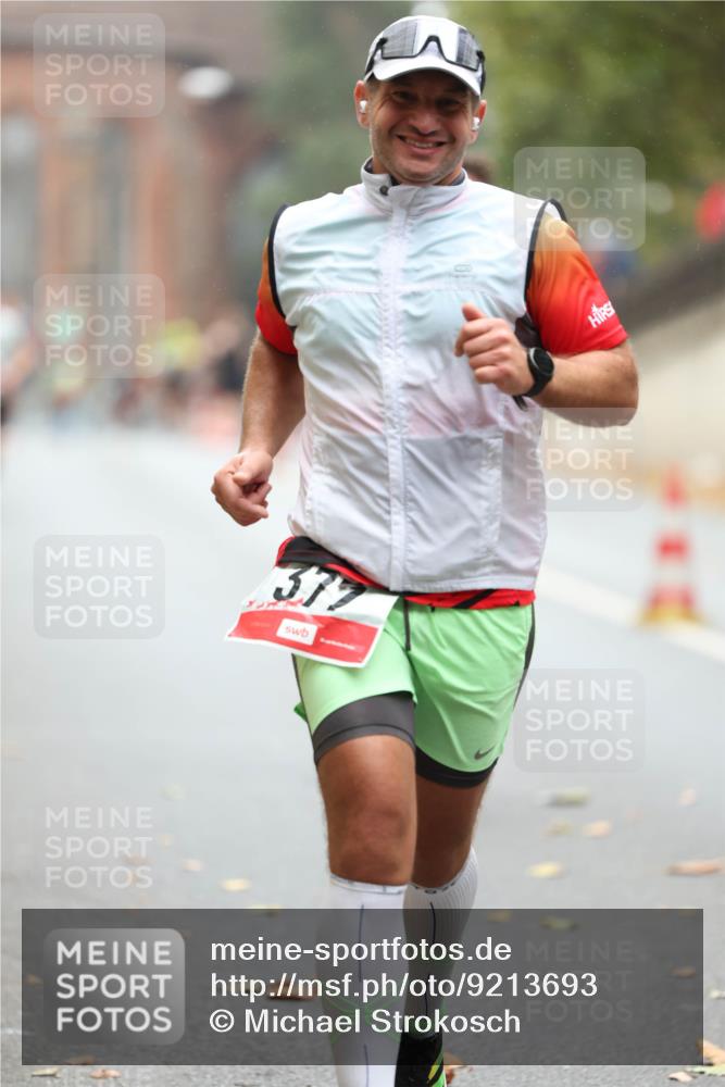 05.10.2025 - 20. swb-Marathon Bremen Michael Strokosch http://msf.ph/oto/9213693 05.10.2025 12:28:38 Laufen 377 meine-sportfotos.de