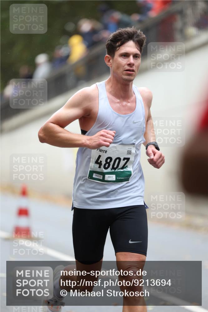 05.10.2025 - 20. swb-Marathon Bremen Michael Strokosch http://msf.ph/oto/9213694 05.10.2025 12:28:39 Laufen 4807, 08203 meine-sportfotos.de