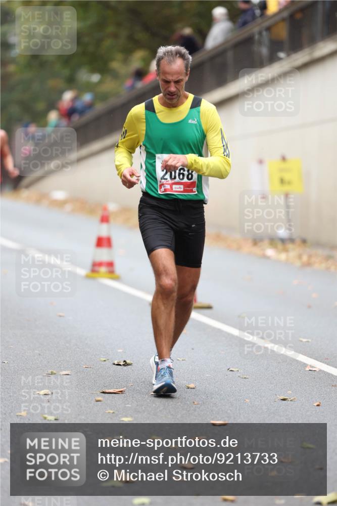 05.10.2025 - 20. swb-Marathon Bremen Michael Strokosch http://msf.ph/oto/9213733 05.10.2025 12:28:58 Laufen 2068 meine-sportfotos.de