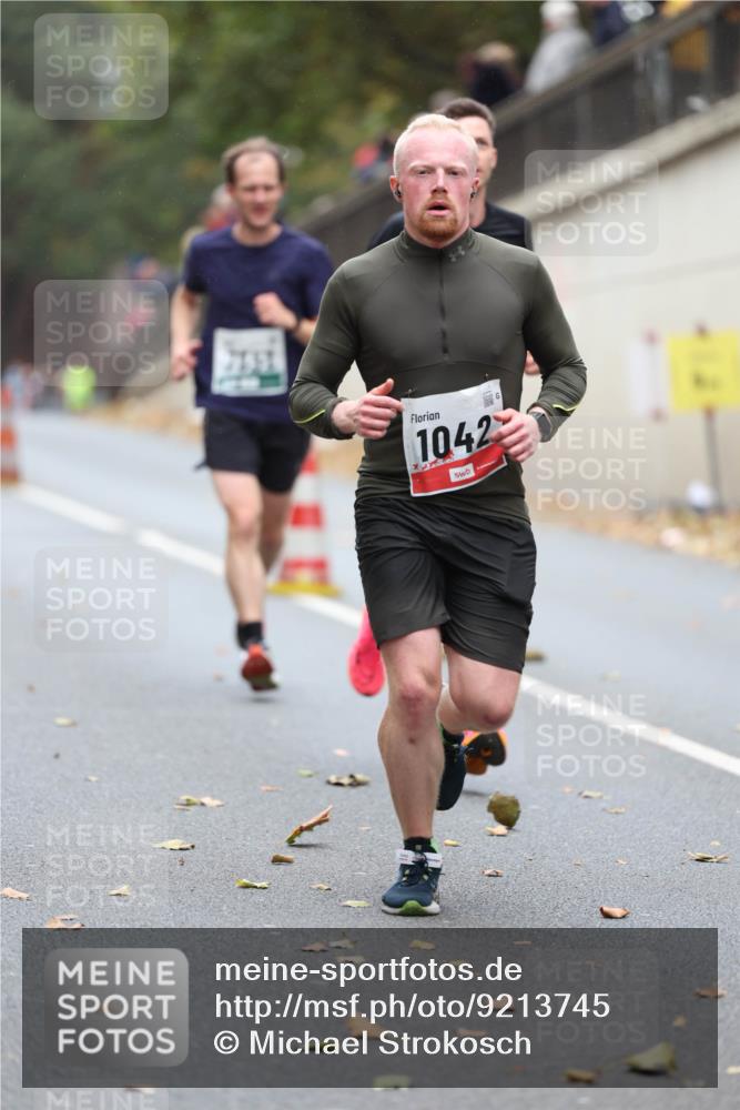 05.10.2025 - 20. swb-Marathon Bremen Michael Strokosch http://msf.ph/oto/9213745 05.10.2025 12:29:03 Laufen 77356, 1042 meine-sportfotos.de