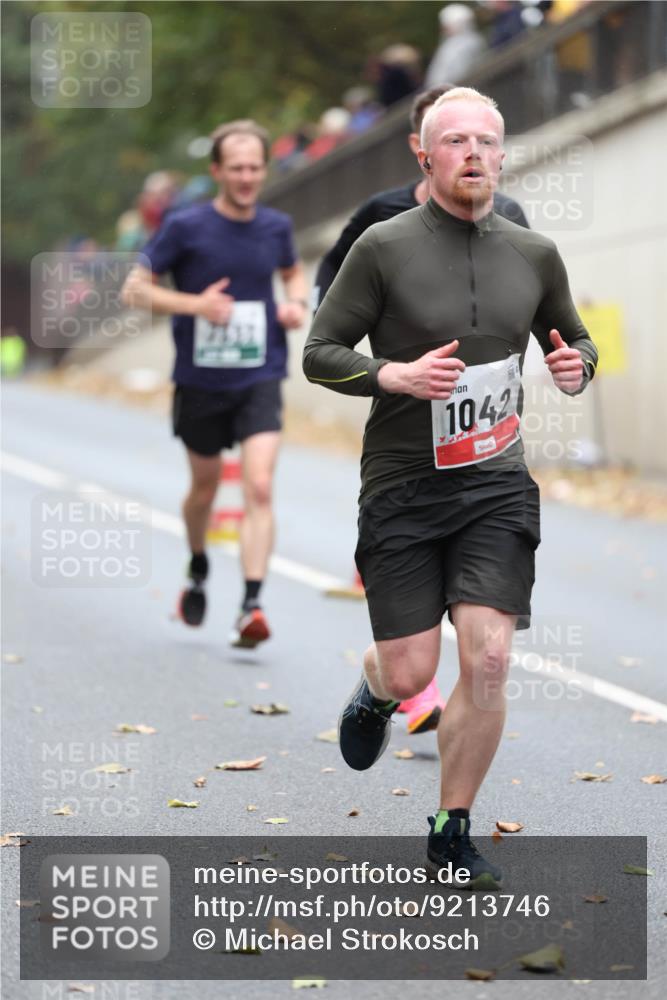 05.10.2025 - 20. swb-Marathon Bremen Michael Strokosch http://msf.ph/oto/9213746 05.10.2025 12:29:03 Laufen 7511, 1042 meine-sportfotos.de